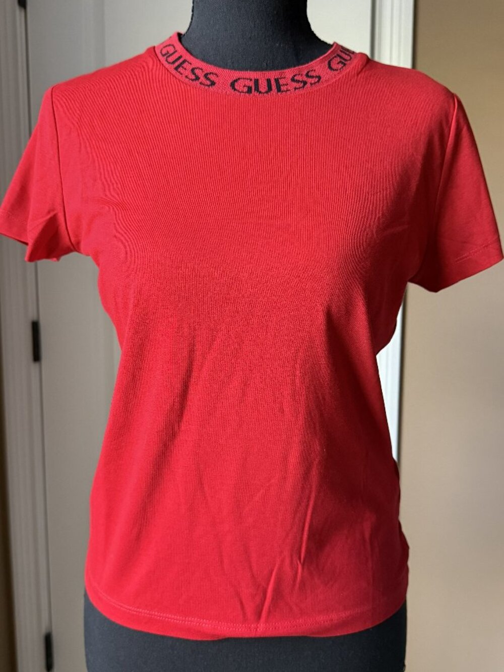 GUESS NWOT Red Logo Trim Crewneck Short Sleeve T-Shirt Size Small
